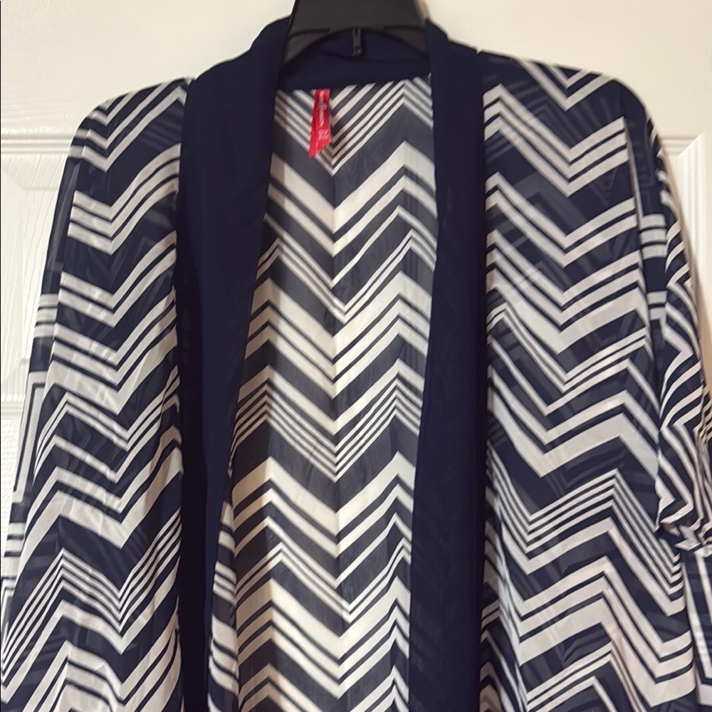 Ruby Ribbon Chevron Patterned Navy and White kimono - Picture 2 of 5